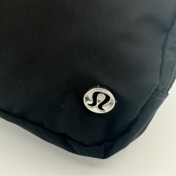 Lululemon Everywhere Belt Bag NWT - Picture 6 of 9